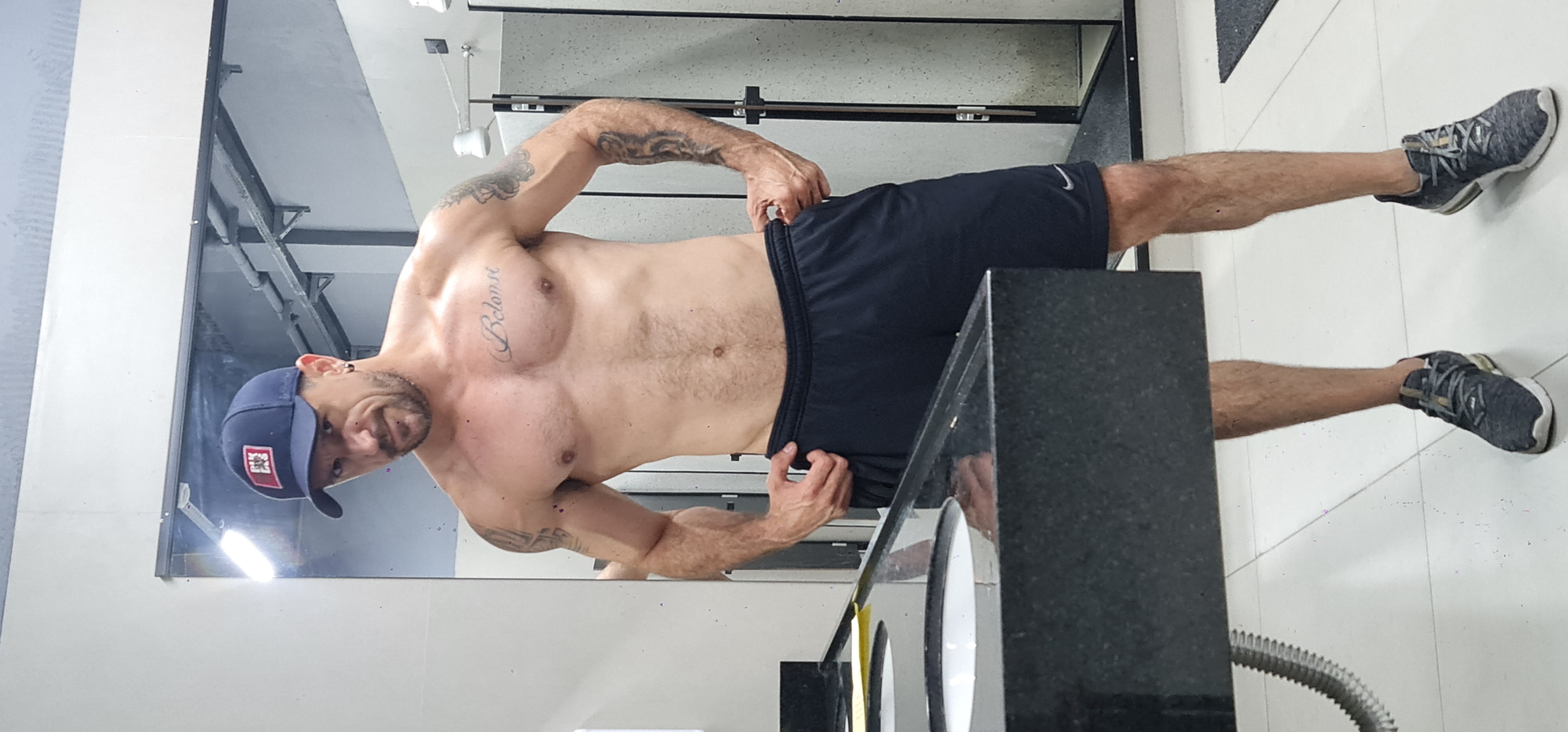 Jhony massagista e acompanhante masculino